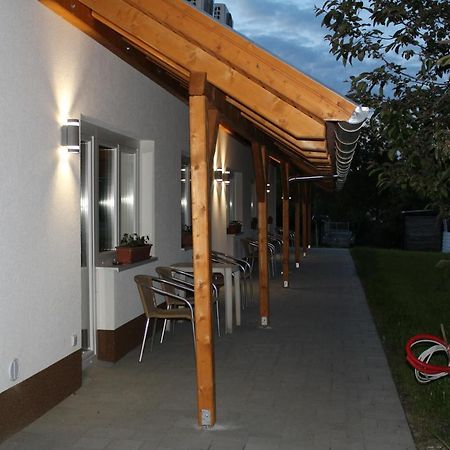 Czermann Holiday Inn Oroszlány エクステリア 写真