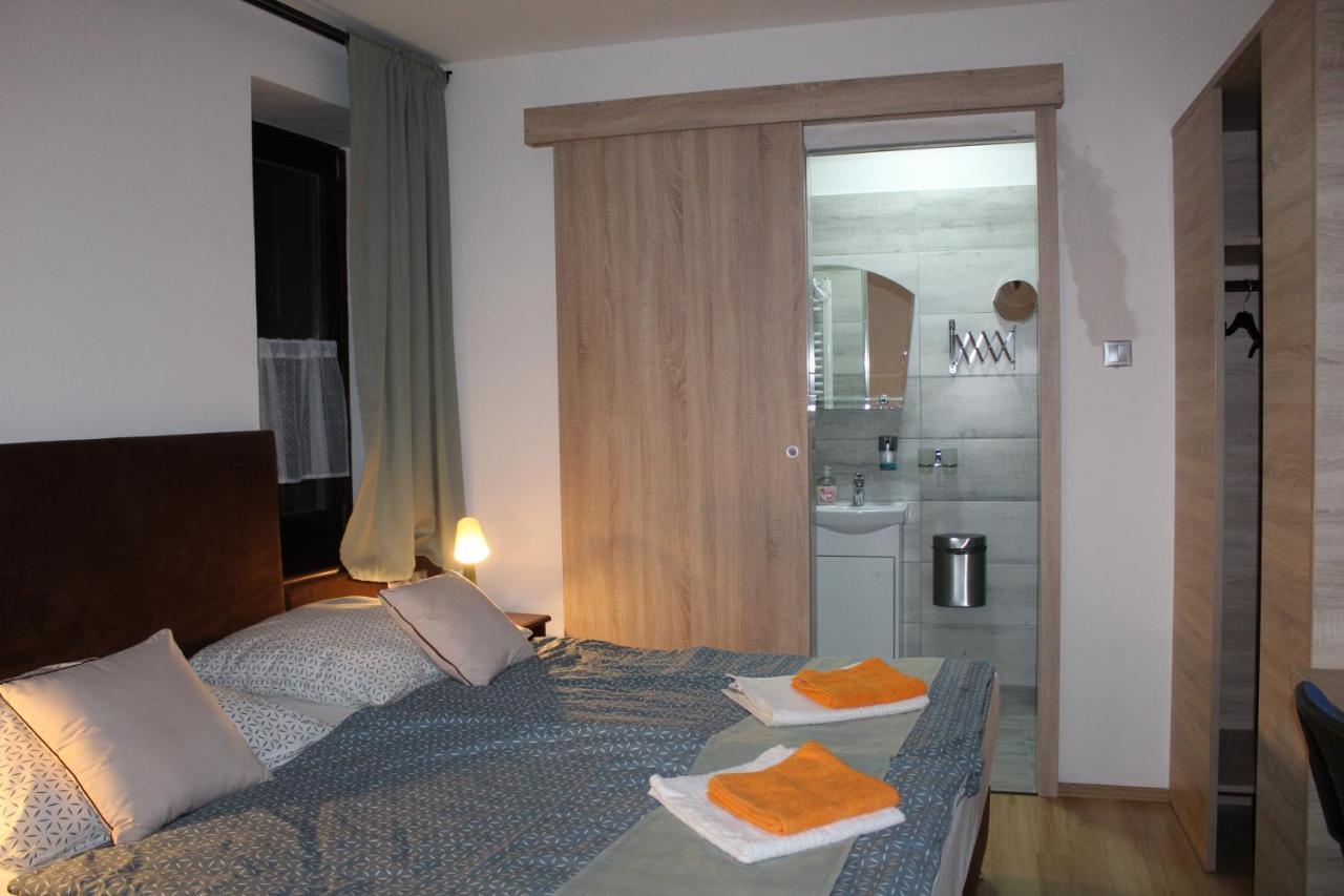Czermann Holiday Inn Oroszlány エクステリア 写真