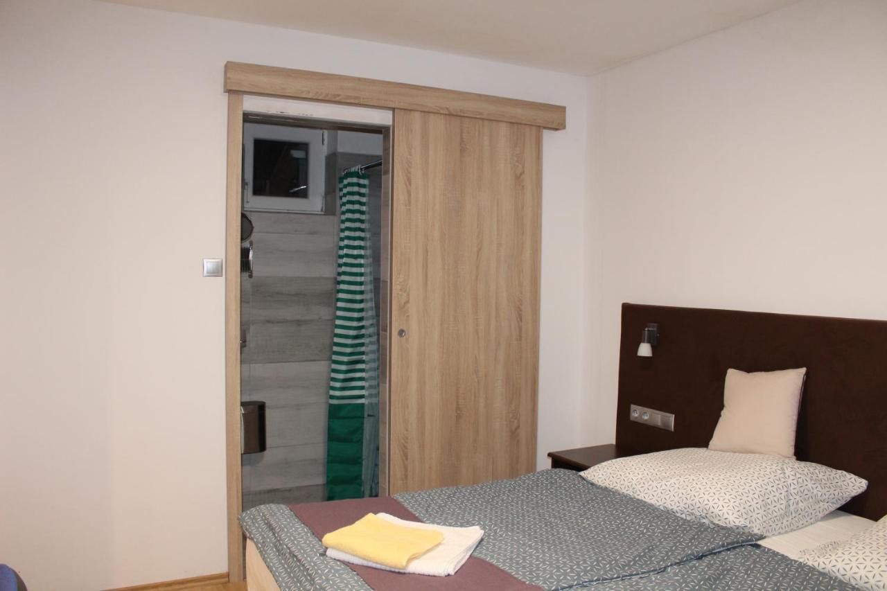 Czermann Holiday Inn Oroszlány エクステリア 写真