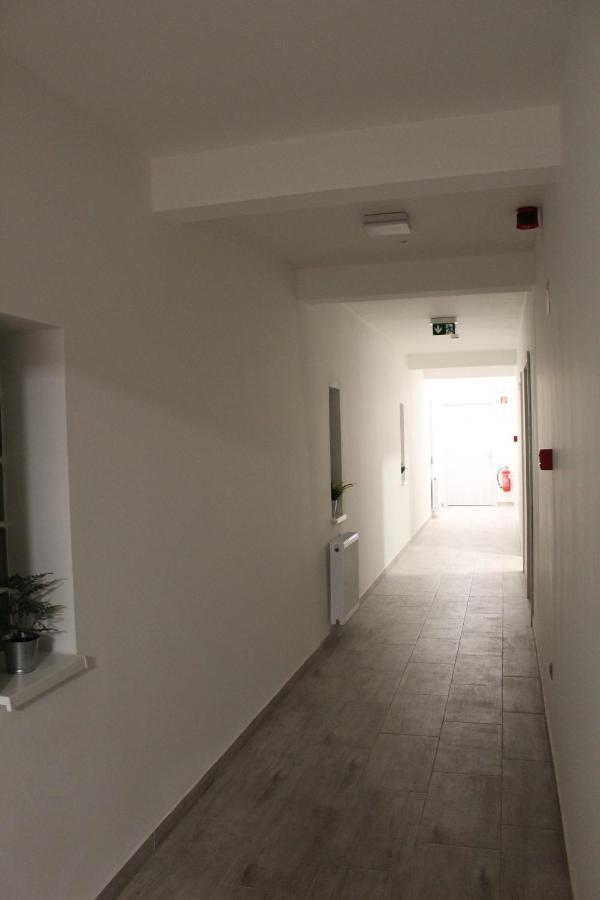 Czermann Holiday Inn Oroszlány エクステリア 写真