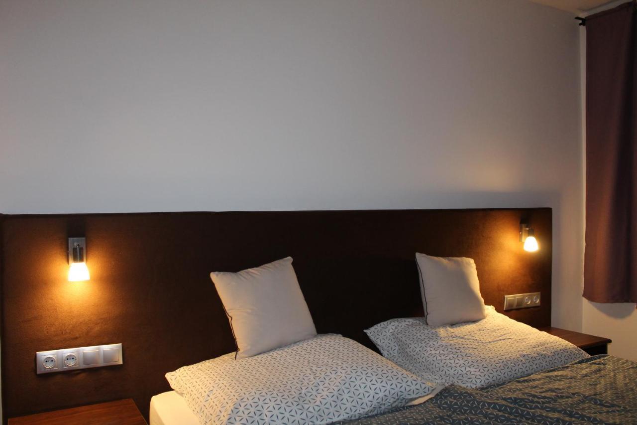 Czermann Holiday Inn Oroszlány エクステリア 写真